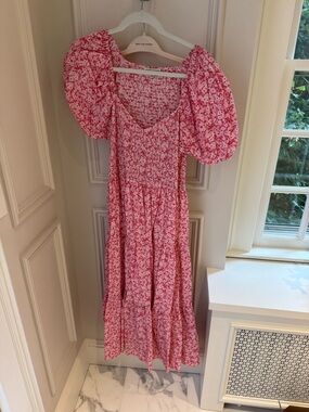 Moon River Pink Floral Midi Dress with Puff Sleeves